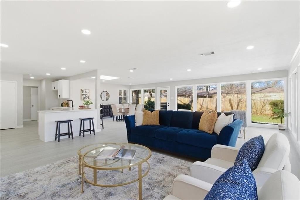 1509 University Dr - Photo 2 of 35