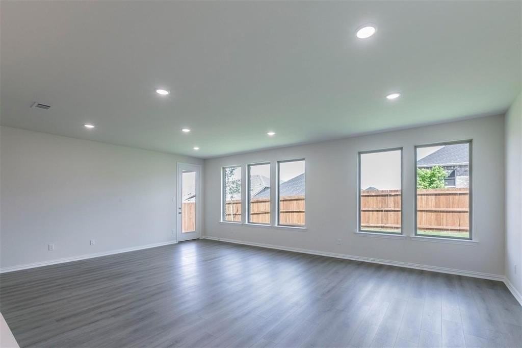 3300 Riverlawn Dr - Photo 4 of 25