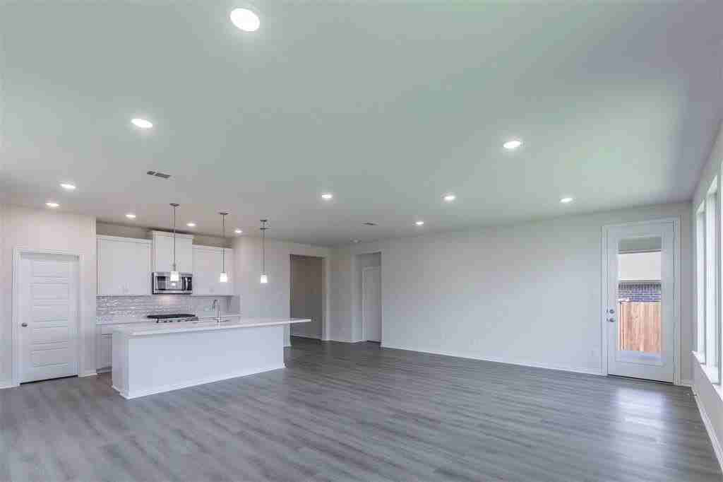 3300 Riverlawn Dr - Photo 5 of 25