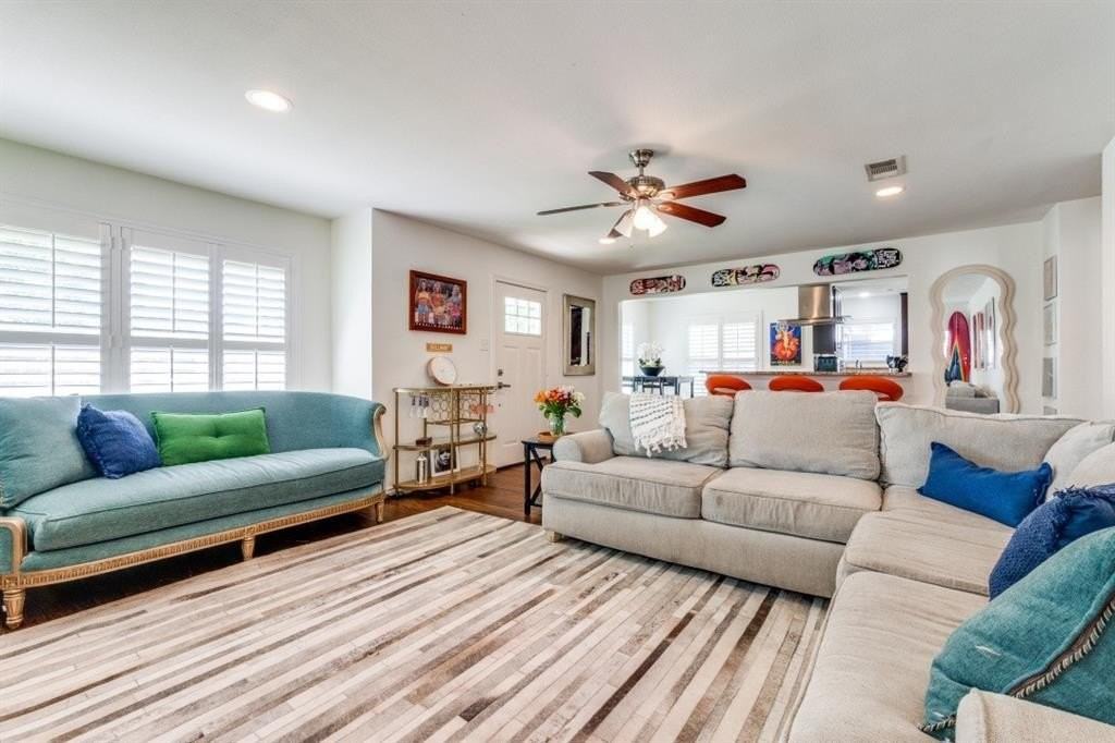 4303 Skillman St - Photo 4 of 25