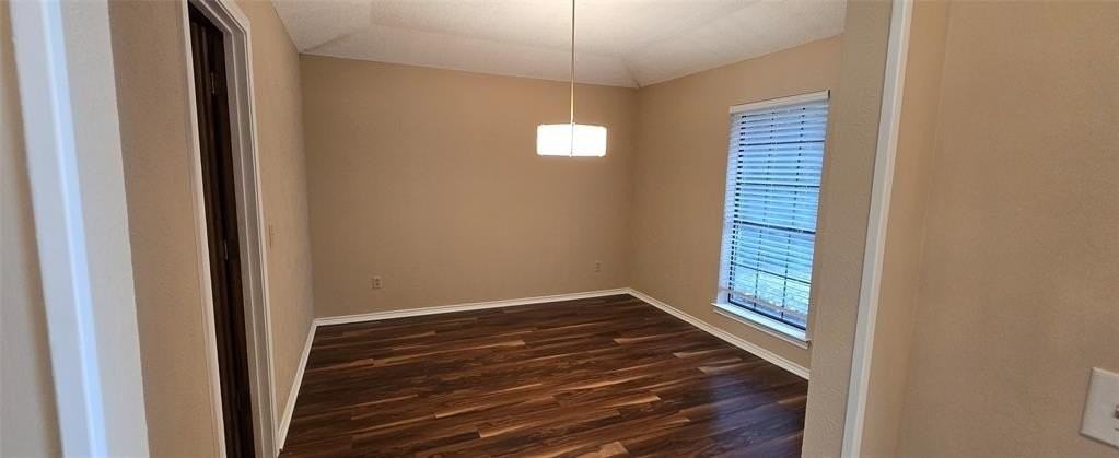 3204 Buckhorn Ct - Photo 5 of 37