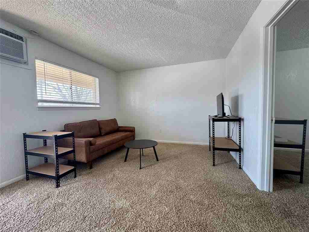 1415 Sewell St #26 - Photo 3 of 11