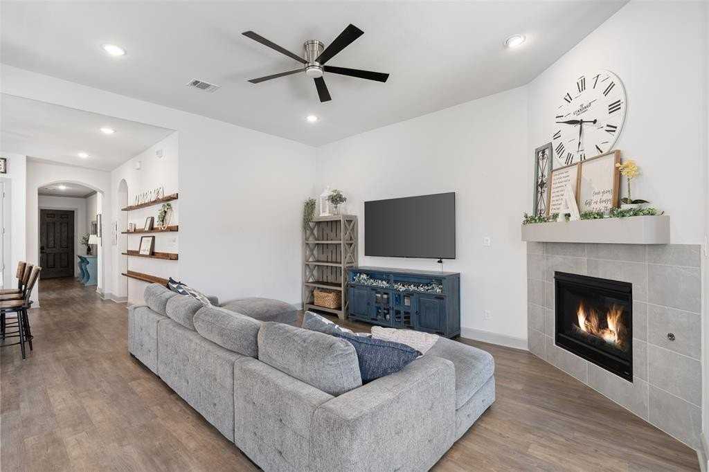 2423 War Admiral St - Photo 7 of 26