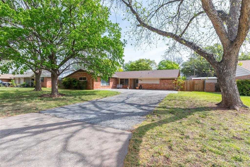 2101 S Elmwood Dr - Photo 2 of 37