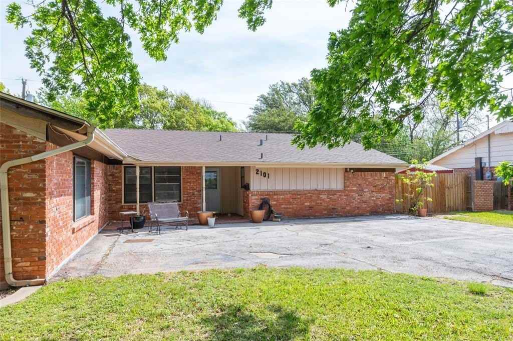 2101 S Elmwood Dr - Photo 3 of 37