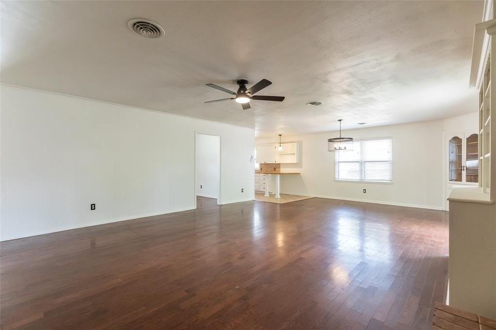 2101 S Elmwood Dr - Photo 7 of 37