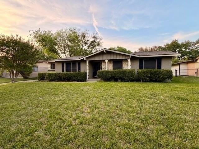 710 Silverstone Dr - Photo 2 of 33