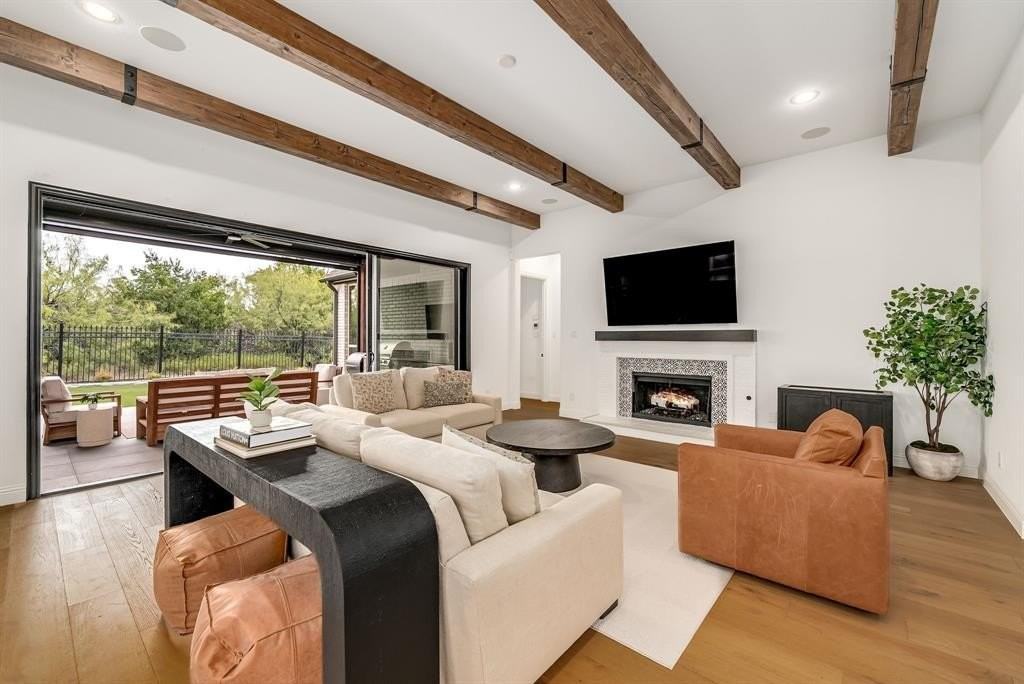 8288 Western - Photo 4 of 40