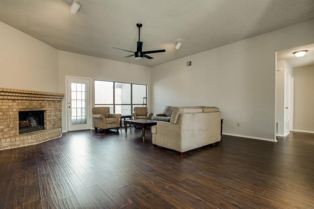 1305 Chicota Dr - Photo 2 of 23