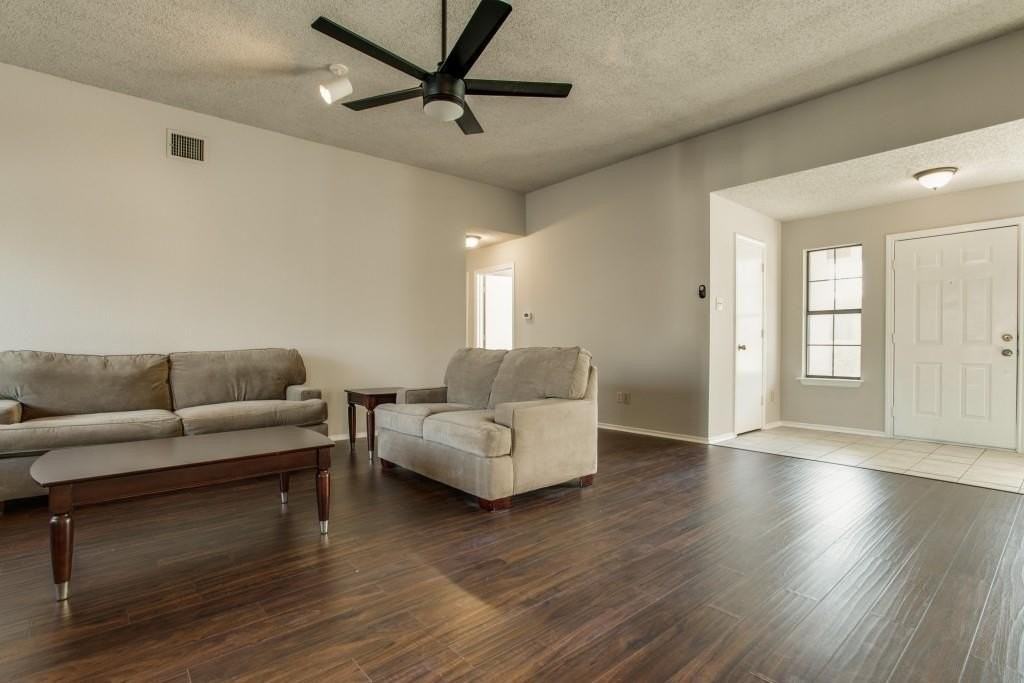 1305 Chicota Dr - Photo 3 of 23