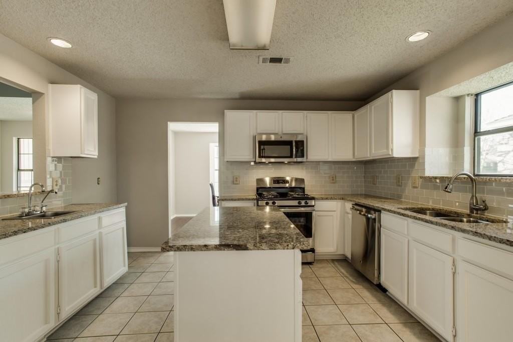 1305 Chicota Dr - Photo 6 of 23