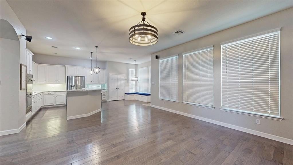 4404 Bolton Ct - Photo 2 of 40