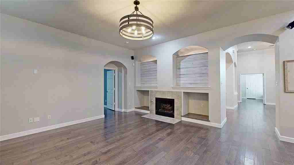 4404 Bolton Ct - Photo 5 of 40