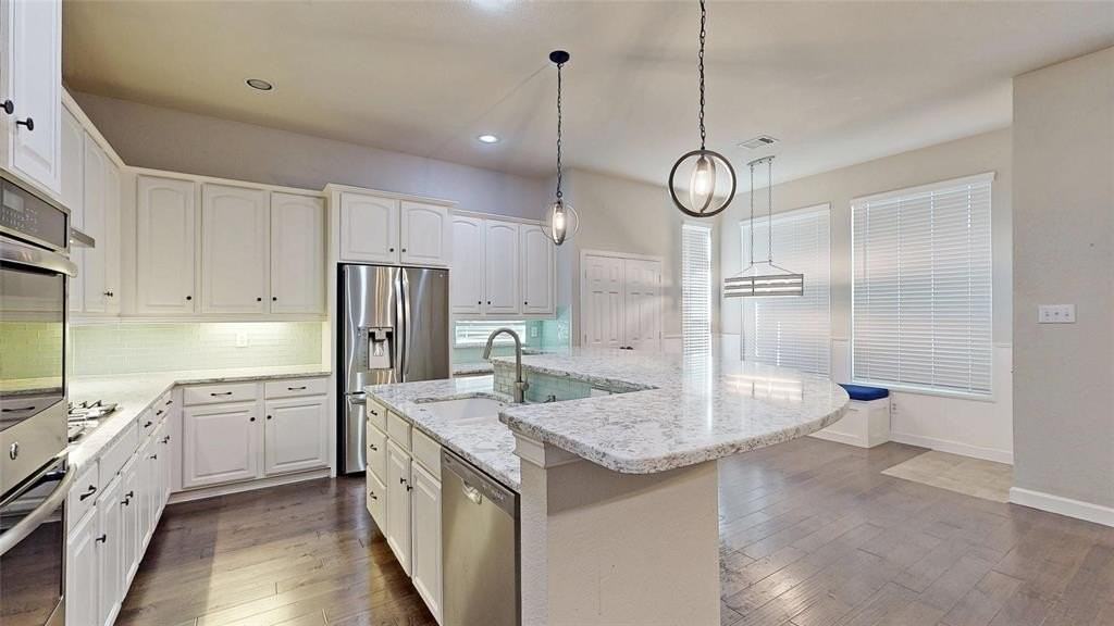 4404 Bolton Ct - Photo 7 of 40