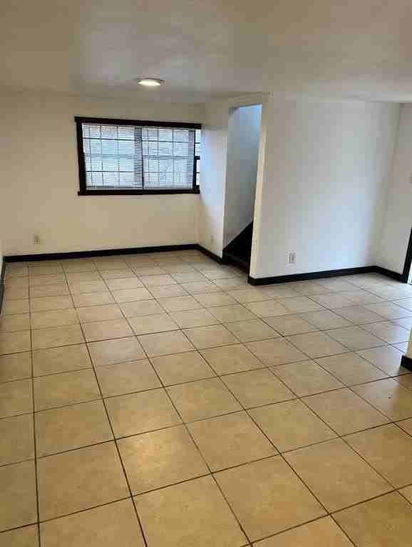 1209 Bawcom St #1-2 - Photo 6 of 11