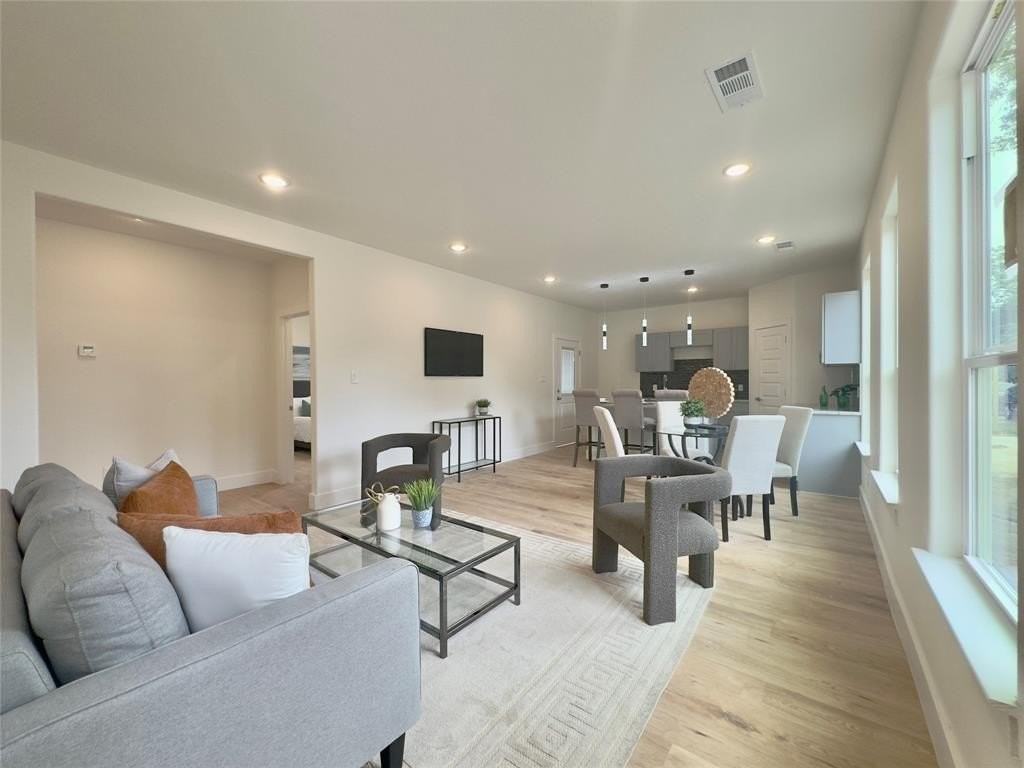 3801 Carpenter Ave - Photo 4 of 19