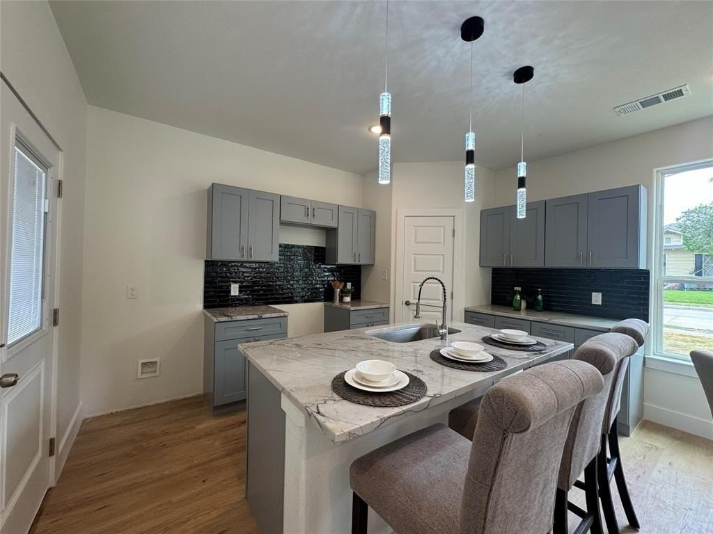 3801 Carpenter Ave - Photo 5 of 19