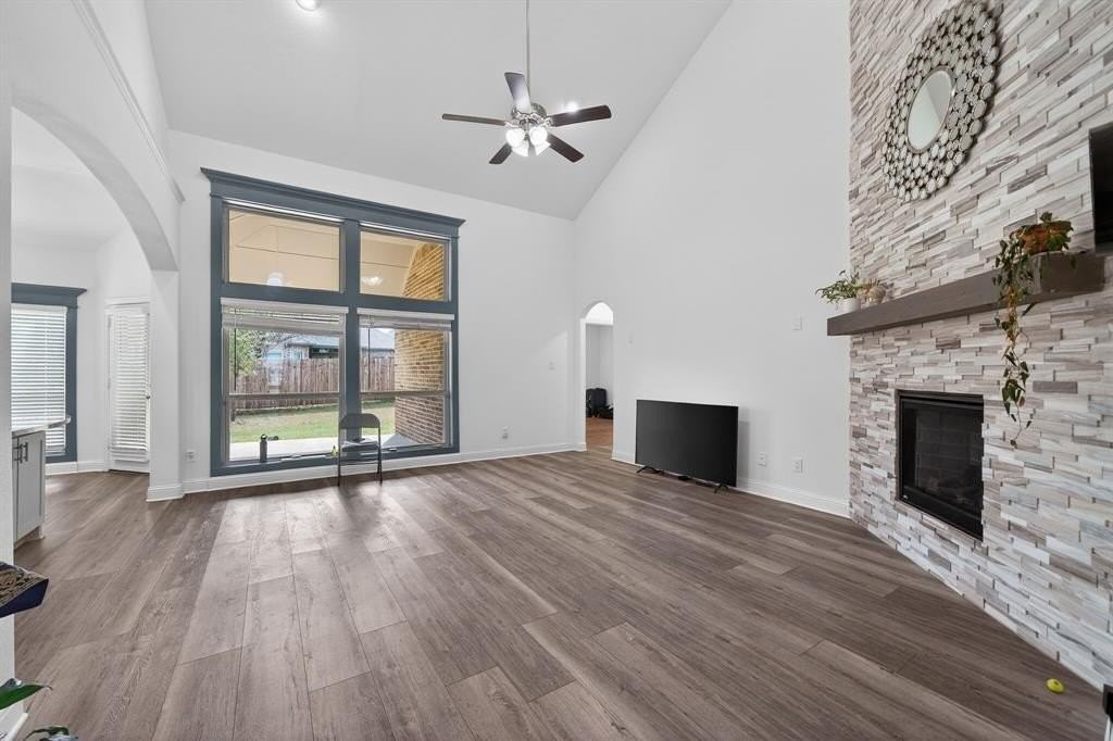 1408 Summer Ln - Photo 4 of 34