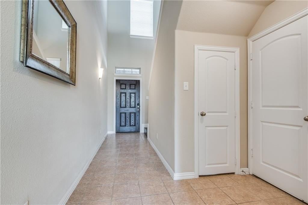 3812 Sicily St - Photo 4 of 31