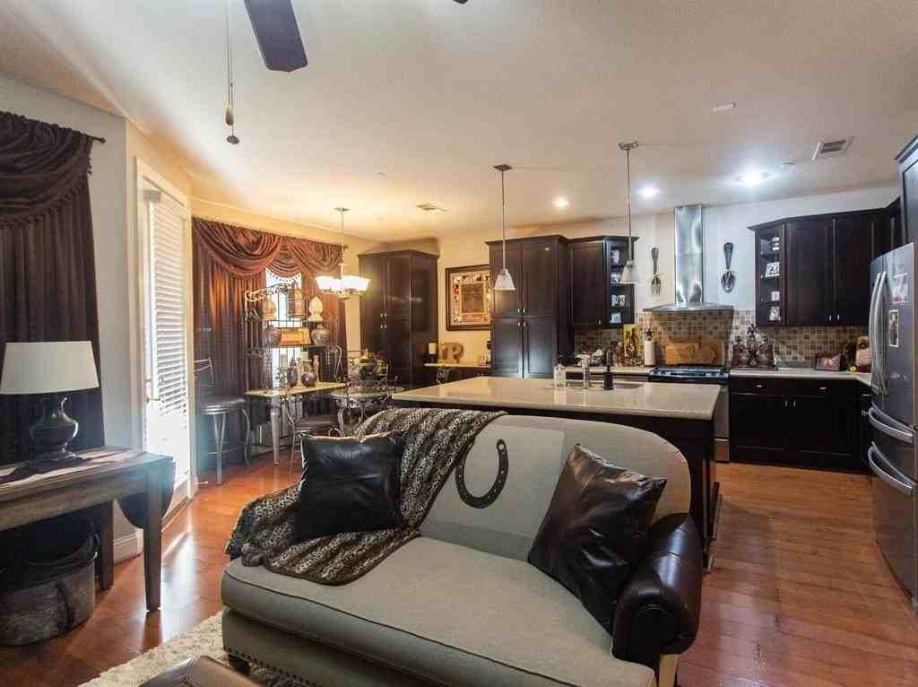 1605 Brook Glen Dr - Photo 7 of 24