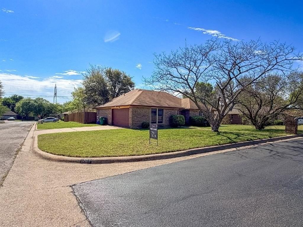 701 Daniels Dr - Photo 3 of 25