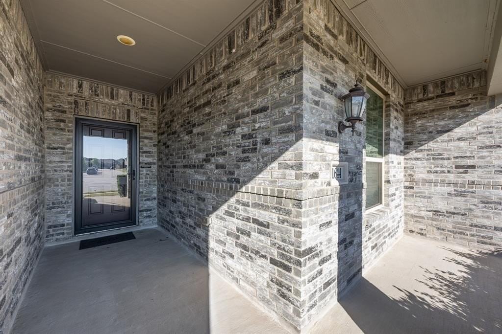 1644 Pegasus Dr - Photo 4 of 32