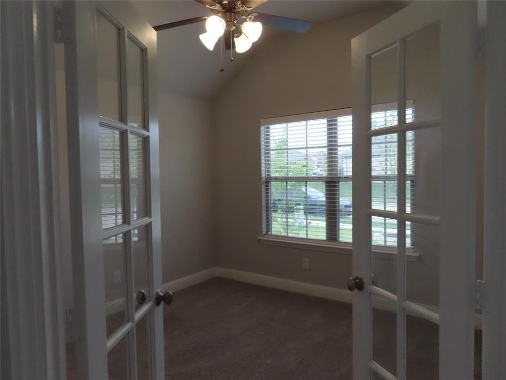 426 Oleander Dr - Photo 5 of 22