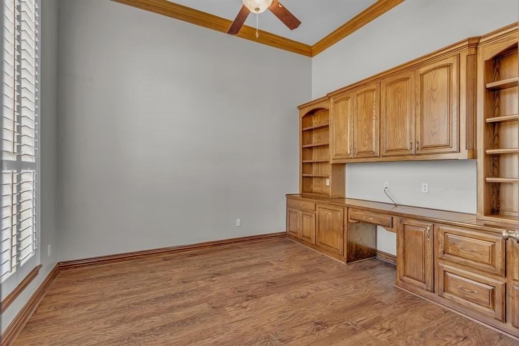 715 Manchester Ct - Photo 6 of 37