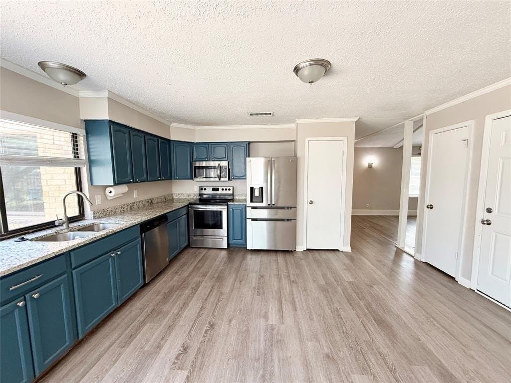 2107 Rockwood Dr - Photo 4 of 10