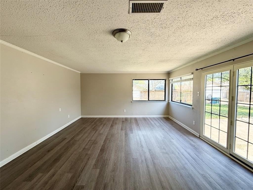 2107 Rockwood Dr - Photo 5 of 10