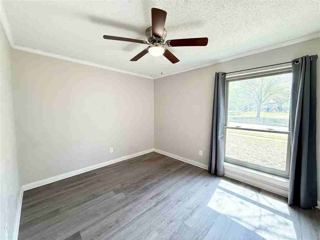 2107 Rockwood Dr - Photo 7 of 10