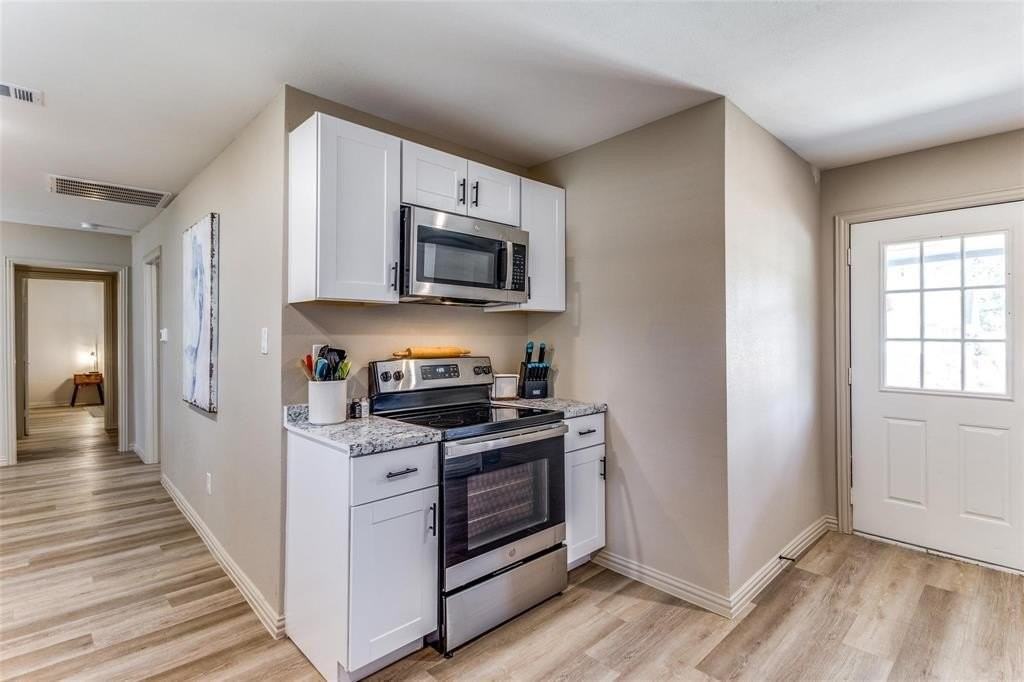 3217 Huron Trl - Photo 2 of 25