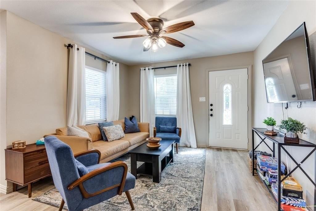 3217 Huron Trl - Photo 3 of 25