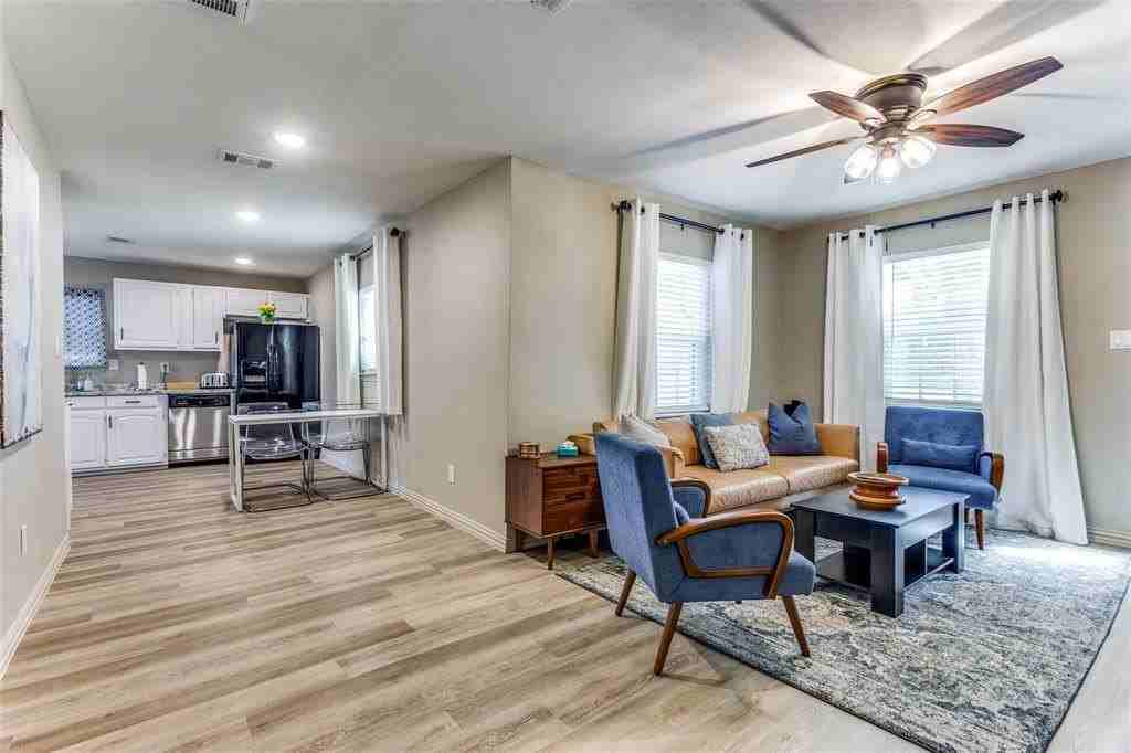 3217 Huron Trl - Photo 4 of 25