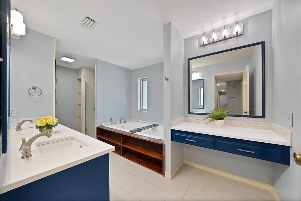 2812 Whisperwood Trl - Photo 4 of 34