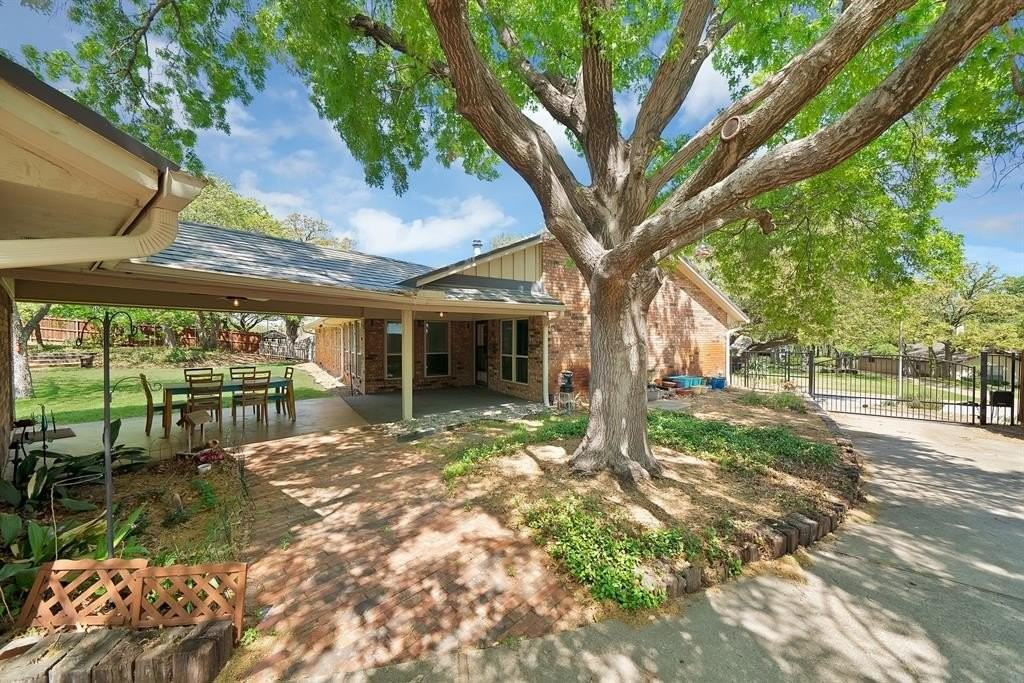 2812 Whisperwood Trl - Photo 5 of 34