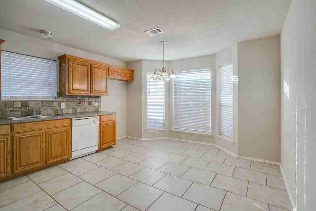 10708 Braemoor Dr - Photo 6 of 24