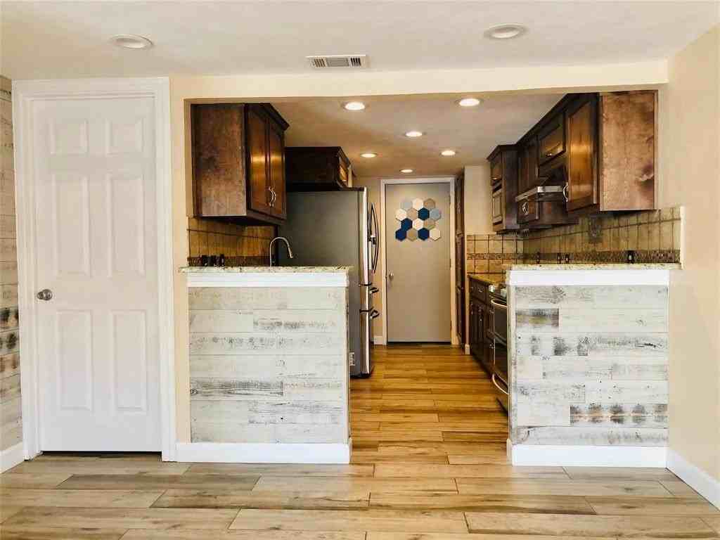 3013 Carolyn Ct - Photo 6 of 22