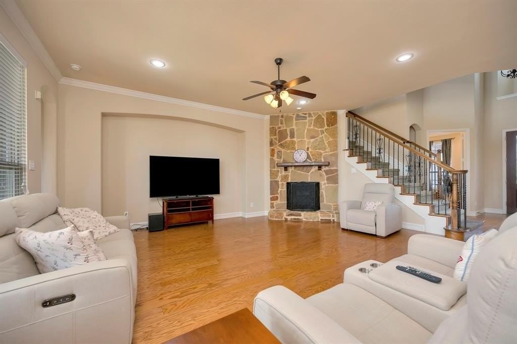 2548 Balmain Ct - Photo 4 of 38