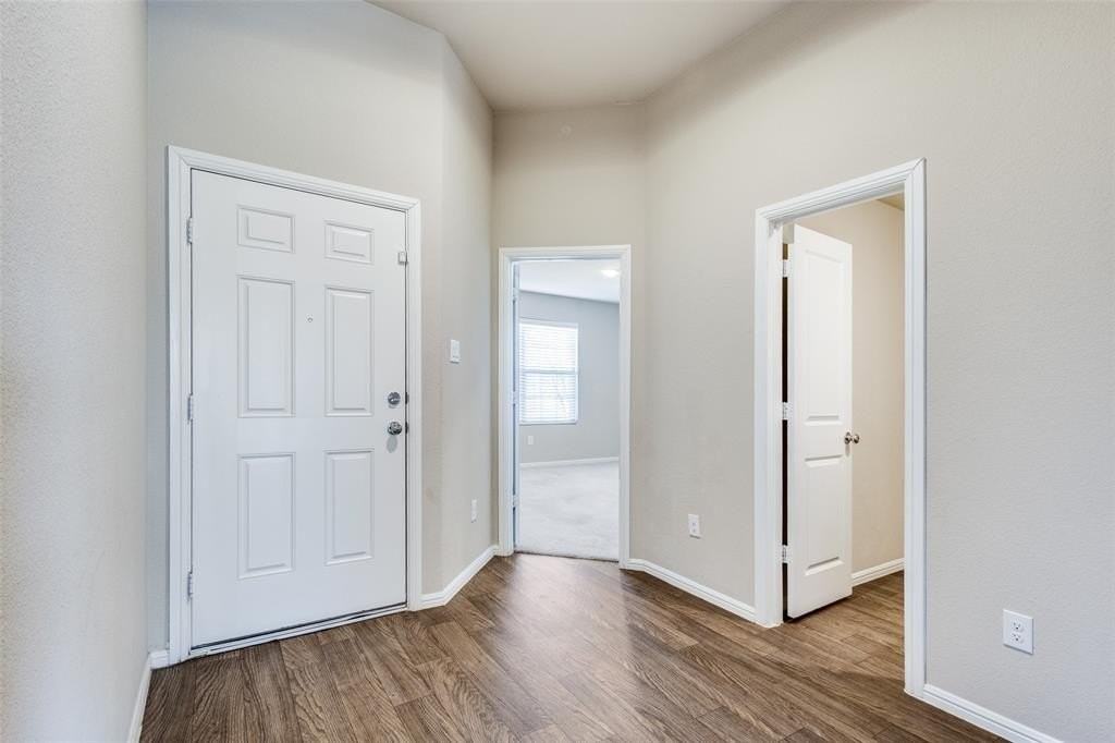 6020 Halton Dr - Photo 3 of 26