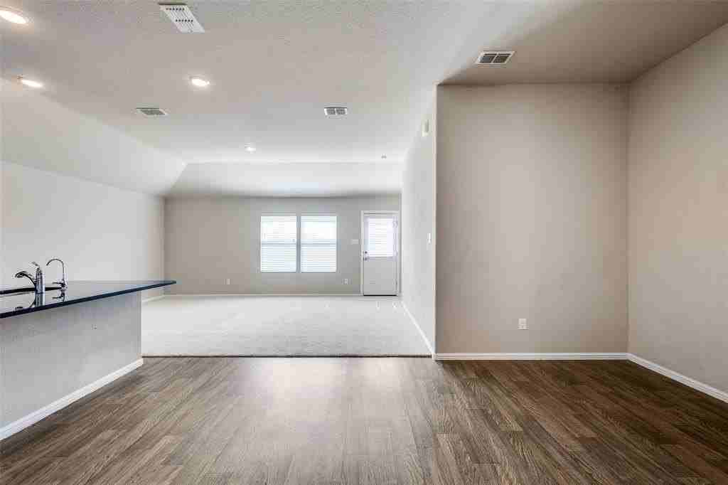 6020 Halton Dr - Photo 4 of 26