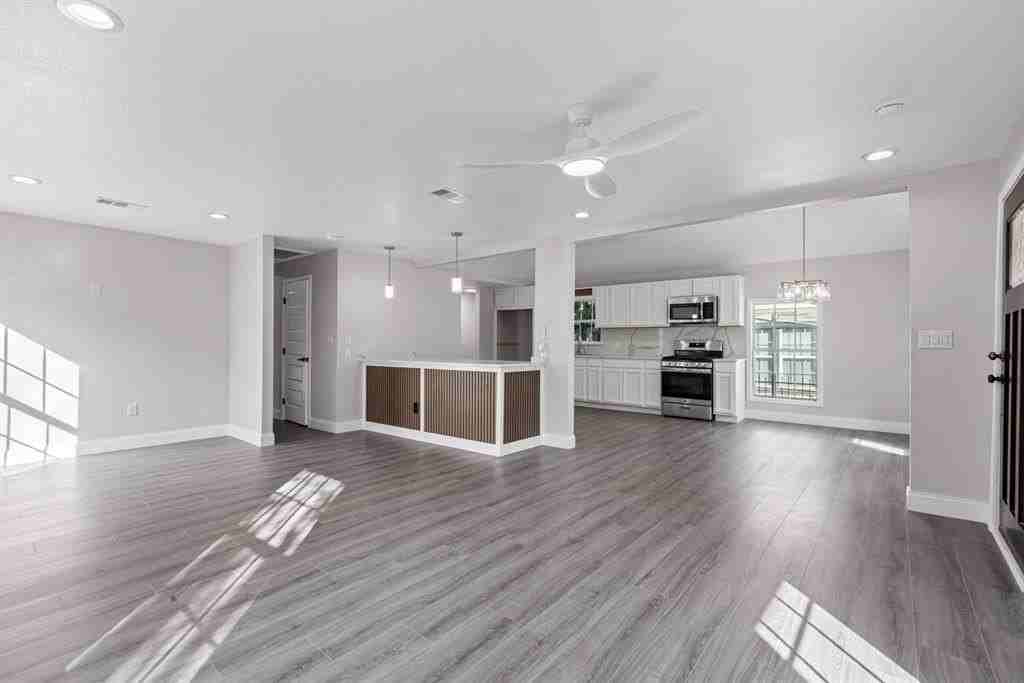 2435 Sharon St - Photo 2 of 28