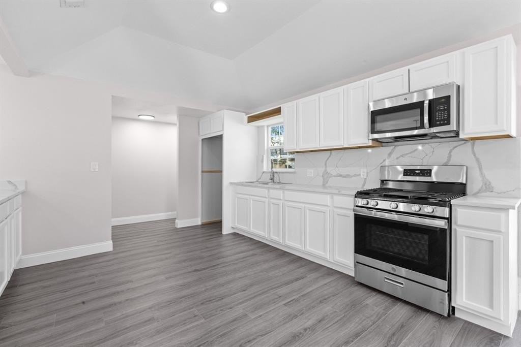 2435 Sharon St - Photo 5 of 28