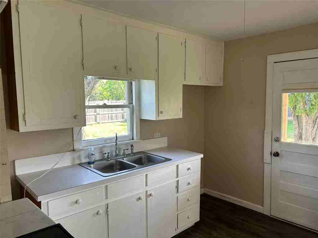 104 W Wilson Ave - Photo 4 of 10