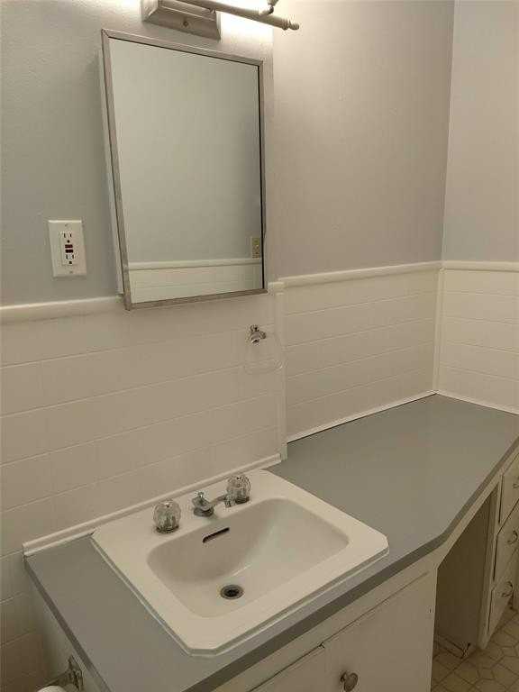 1617 Avenue D - Photo 3 of 4