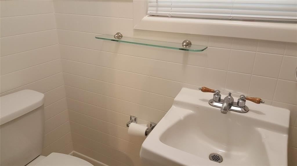 1617 Avenue D - Photo 4 of 4