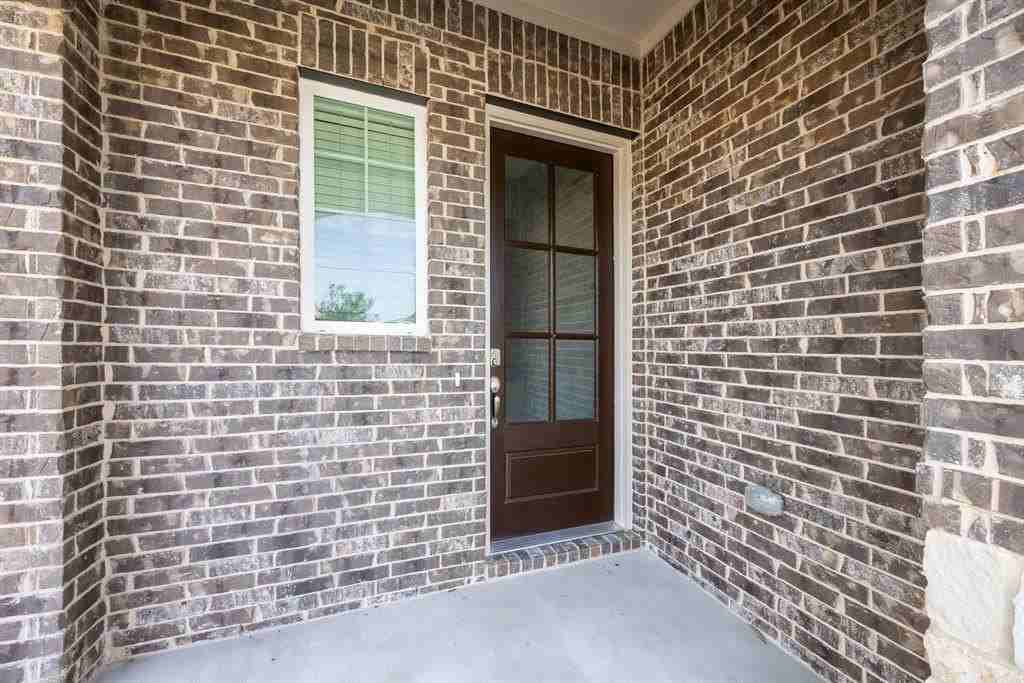 1408 Grove Pond Rd - Photo 4 of 31