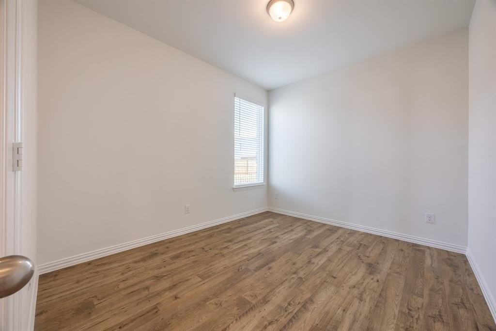 1408 Grove Pond Rd - Photo 7 of 31