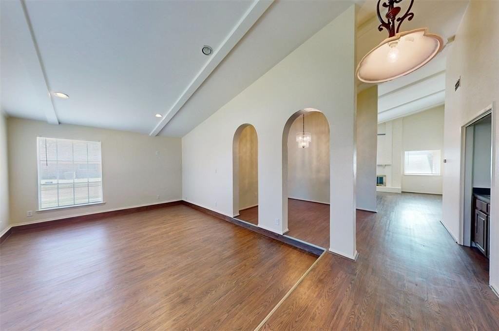 5231 Barcelona Dr - Photo 6 of 30