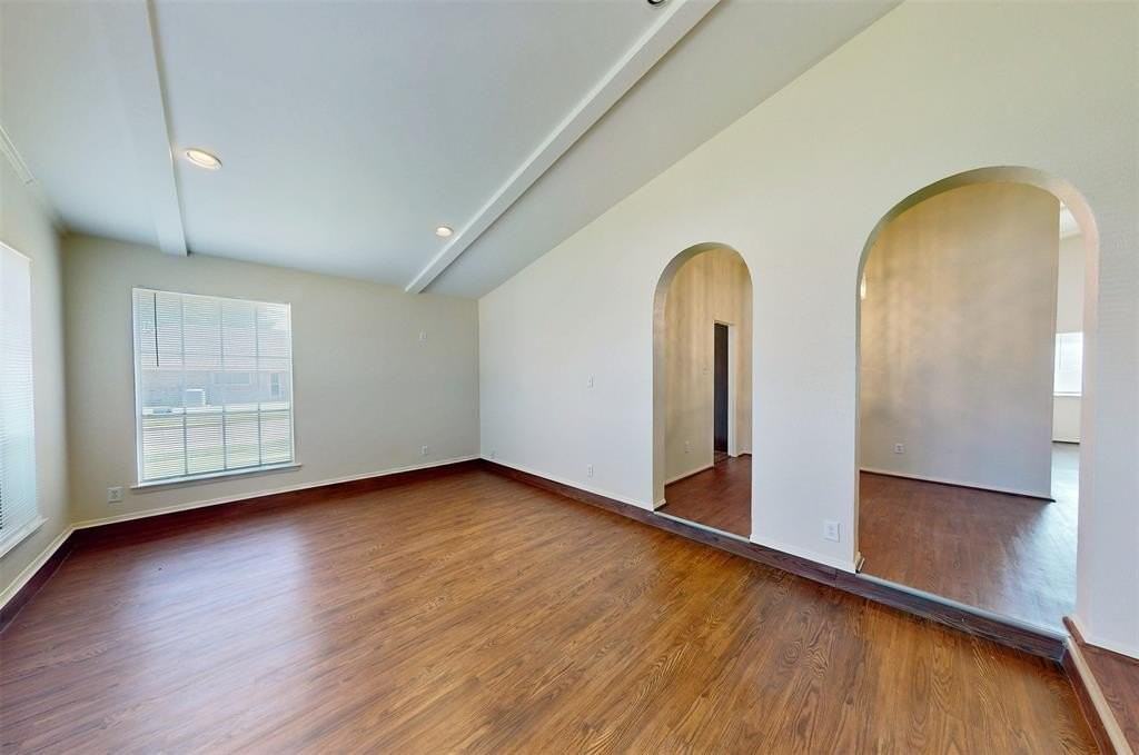 5231 Barcelona Dr - Photo 7 of 30